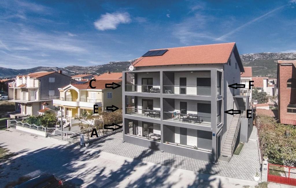 Apartmani U Kastelima Kaštela Exteriör bild