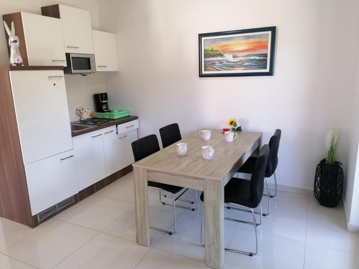 Apartmani U Kastelima Kaštela Exteriör bild