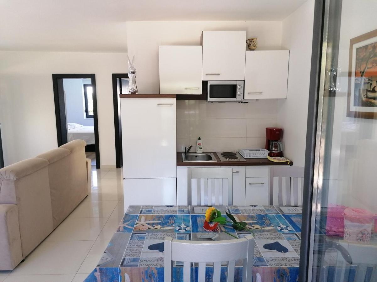 Apartmani U Kastelima Kaštela Exteriör bild